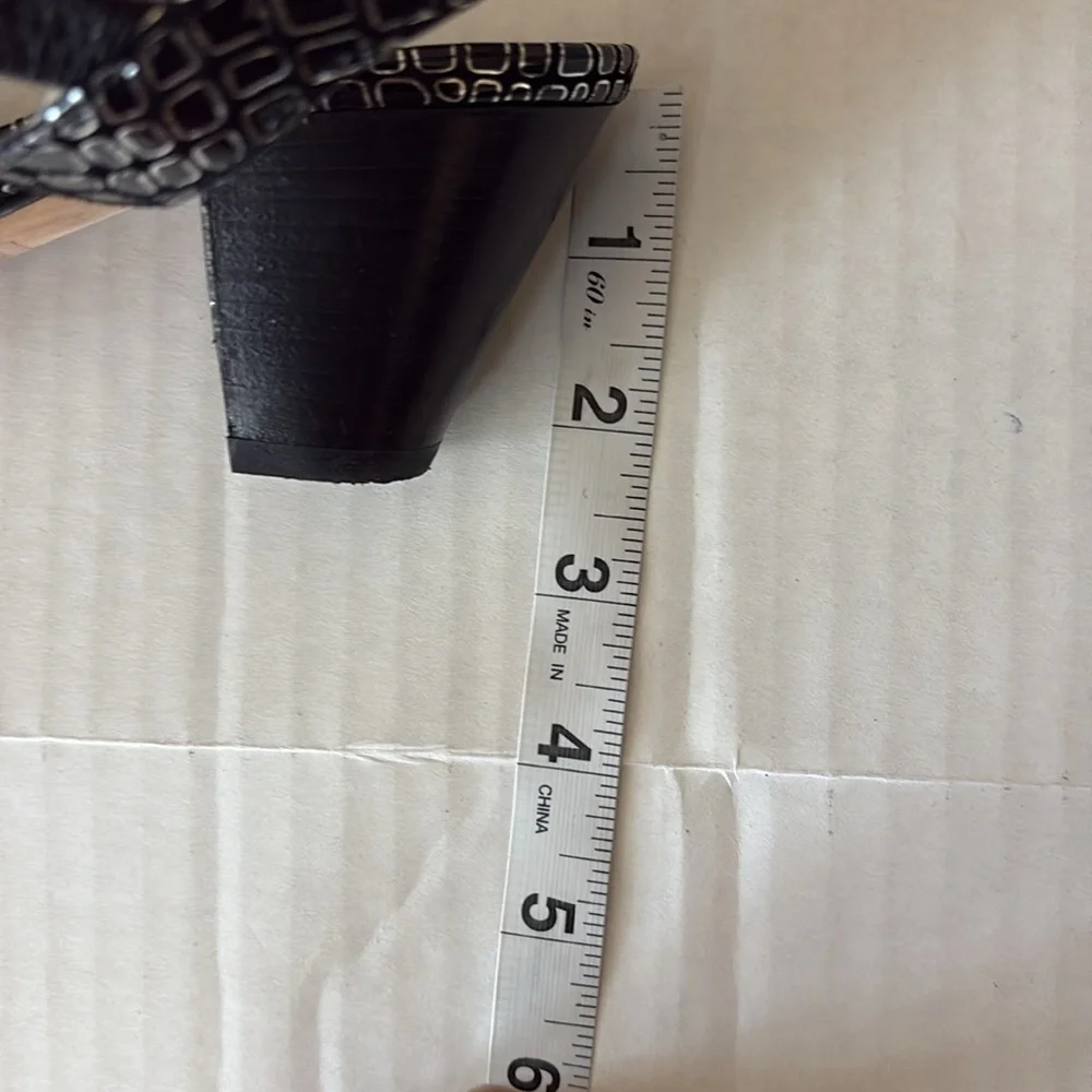Amalfi by Rangoni Sandals, leather, Black with silver accents, size 9.5